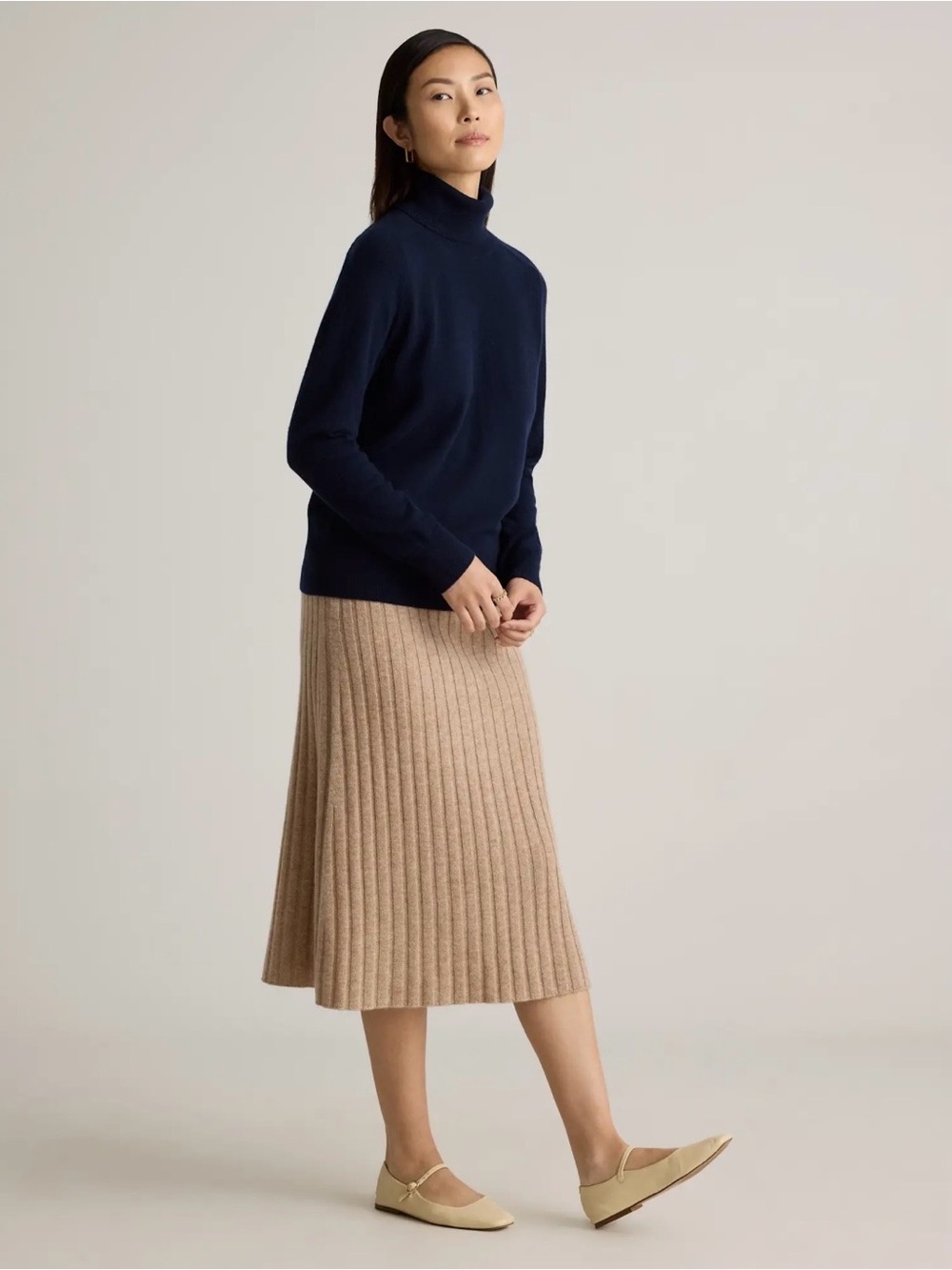 Quince - 100% Mongolian Cashmere - Navy Turtleneck Sweater – Super Soft - Picture 6 of 13
